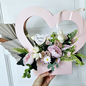 Anyák napi szív formájú virágbox ???, Otthon & Életmód, Virágdekoráció, Virágok, Virágbox, , 25x30 cm választható felirattal, MESKA