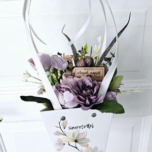 Anyák napi kistáska virágbox ??, Otthon & Életmód, Virágdekoráció, Virágok, Virágbox, , Választható virágokkal és felirattal, MESKA