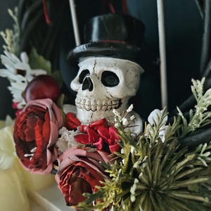 Koponya kalapban fekete, bordó halloweeni kooogtató - otthon & életmód - dekoráció - halloween - halloweeni ajtódíszek és ablakdíszek - Meska.hu