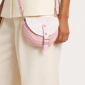 Horgolt babarózsaszín crossbody táska csipkés bőr fedlappal - táska & tok - kézitáska & válltáska - alkalmi táska - Meska.hu