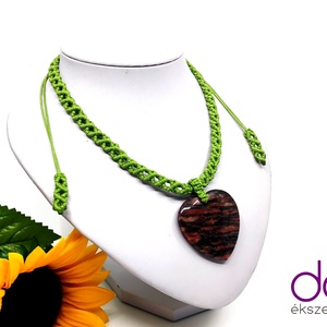 Fűzöld makramé nyaklánc, szív alakú jáspis kővel - ékszer - nyaklánc - medálos nyaklánc - Meska.hu