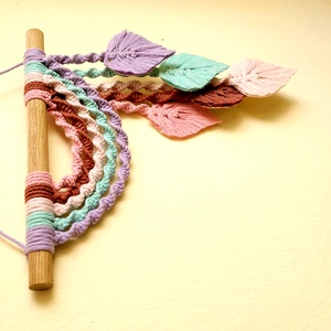 Makramé levélkés falidísz - Pasztell színek - otthon & életmód - dekoráció - fali és függő dekoráció - falra akasztható dekor - Meska.hu