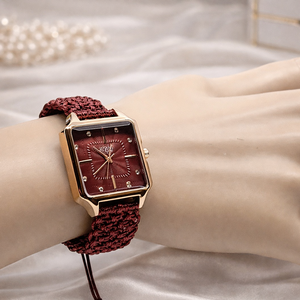 Borvörös makramé karóra négyszögletes számlappal - ékszer - karóra és ékszeróra - karóra - Meska.hu