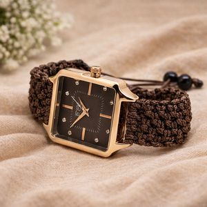 Sötétbarna makramé karóra négyszögletes számlappal - Meska.hu