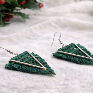 Viviana makramé fülbevaló - zöld aranyszállal - ékszer - fülbevaló - lógó fülbevaló - Meska.hu