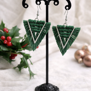 Viviana makramé fülbevaló - zöld aranyszállal - ékszer - fülbevaló - lógó fülbevaló - Meska.hu