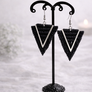 Viviana makramé fülbevaló - fekete - ékszer - fülbevaló - lógó fülbevaló - Meska.hu