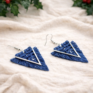 Viviana makramé fülbevaló - farmerkék ezüstszállal - ékszer - fülbevaló - lógó fülbevaló - Meska.hu