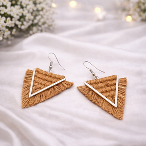 Viviana makramé fülbevaló - karamell aranyszállal, Ékszer, Fülbevaló, Lógó fülbevaló, Ékszerkészítés, Csomózás, MESKA