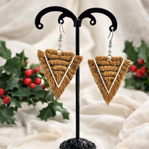 Viviana makramé fülbevaló - karamell aranyszállal - ékszer - fülbevaló - lógó fülbevaló - Meska.hu