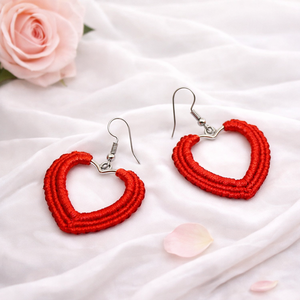  Love makramé fülbevaló - piros, Ékszer, Fülbevaló, Lógó fülbevaló, Ékszerkészítés, Csomózás, MESKA