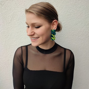 Fekete-fehér mintás fülbevaló süthető gyurmából - ékszer - fülbevaló - lógó fülbevaló - Meska.hu
