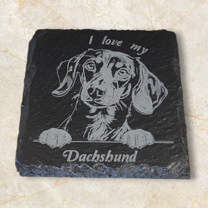 Lézergravírozott pala poháralátét Tacskó képpel, I love my Dachshund felirattal. - otthon & életmód - konyhafelszerelés, tálalás - tálalás - tányér- és poháralátét - Meska.hu