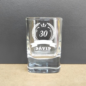 Egyénre szabható, lézergravírozott neves pálinkás pohár születésnapra, 55 ml szögletes, Otthon & Életmód, Konyhafelszerelés, tálalás, Tálalás, Pálinkás poharak, szettek, Gravírozás, pirográfia, MESKA