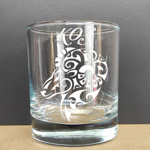 KOS Gravírozott horoszkópos pohár, 290 ml whiskys/vizes, Otthon & Életmód, Konyhafelszerelés, tálalás, Tálalás, Pohár, Gravírozás, pirográfia, MESKA