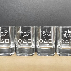 Gravírozott pálinkás pohár szett SQUID GAME 55 ml, szögletes forma, 6 db  - Meska.hu
