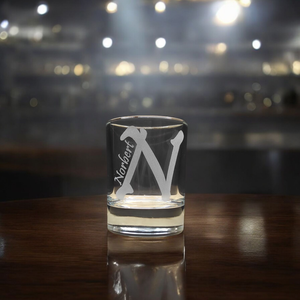 Gravírozott neves pálinkás pohár 45 ml, kerek nyakú, Otthon & Életmód, Konyhafelszerelés, tálalás, Tálalás, Pálinkás poharak, szettek, Gravírozás, pirográfia, MESKA