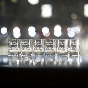 Gravírozott pálinkás pohár szett SQUID GAME 55 ml, szögletes forma, 6 db , Otthon & Életmód, Konyhafelszerelés, tálalás, Tálalás, Pálinkás poharak, szettek, Gravírozás, pirográfia, MESKA