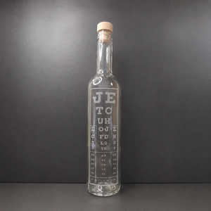 Látásvizsgáló mintával gravírozott pálinkás üveg, 0,5 l - Meska.hu