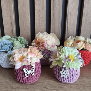 Horgolt kaspó virággal - otthon & életmód - dekoráció - asztal és polc dekoráció - asztaldísz - Meska.hu
