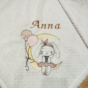 Nyuszi lufikkal-egyrétegű babatakaró (névre szóló )- fehér  - Meska.hu