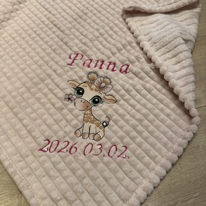 Egyrétegű babatakaró -zsiràf-lány mintával, névre szóló , Baba - mama, Babalátogató ajándékcsomag, Hímzés, Varrás, Mérete kb. 70*95cm

Választható színek: 
Ekrü 
Halvány-rózsaszín 
Szürke 

A megrendelő által válas..., MESKA