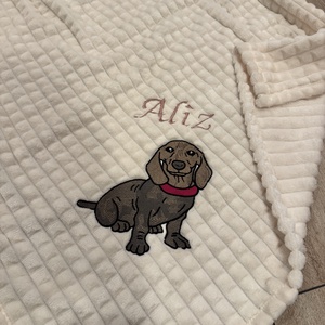 Egyrétegű babatakaró -tacskó mintával, névre szóló , Baba - mama, Babalátogató ajándékcsomag, Hímzés, Varrás, MESKA