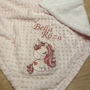 Egyszarvús hímzett, névreszóló babatakaró, Baba - mama, Baba ágynemű, Babatakaró, gyerek pléd, Hímzés, Varrás, MESKA