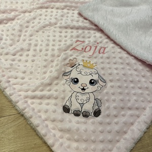 Bárány mintás Minky-sherpa anyagú hímzett babatakaró - névre szóló , Baba - mama, Babalátogató ajándékcsomag, Hímzés, Varrás, MESKA