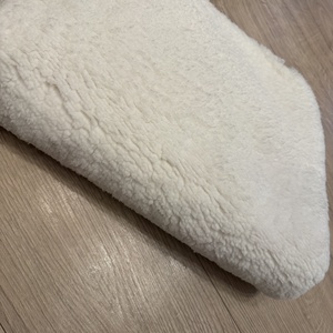 Zsiráf(ülő)Minky-sherpa anyagú névre szóló babatakaró  - baba - mama - baba ágynemű - babatakaró, gyerek pléd - Meska.hu