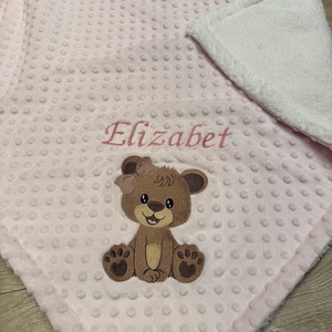 Hímzett babatakaró - névre szóló ,maci lány , Baba - mama, Baba ágynemű, Babatakaró, gyerek pléd, Hímzés, Varrás, Névre szóló hímzett babatakaró minky és sherpa anyagból .
Méret: 75*95

Takaró belső választható sz..., MESKA