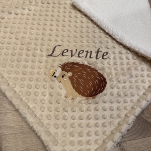 Süni-Minky-sherpa anyagú névre szóló babatakaró , Baba - mama, Baba ágynemű, Babatakaró, gyerek pléd, Hímzés, Varrás, MESKA