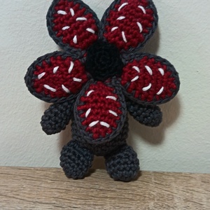 Horgolt demogorgon, Játék & Sport, Plüssállat & Játékfigura, Szörnyike, Horgolás, MESKA