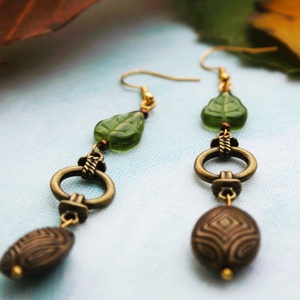 Levél alatt rejtőző poloska fülbevaló, Ékszer, Fülbevaló, Lógó fülbevaló, , MESKA