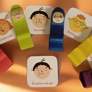 Fából készült Érzelem manók - játék & sport - készségfejlesztő és logikai játék - montessori szivárvány, waldorf játékok - Meska.hu