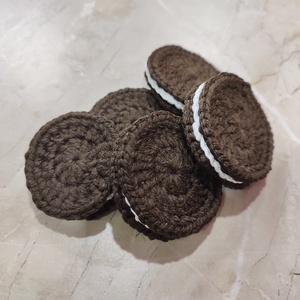 Horgolt oreo keksz - otthon & életmód - dekoráció - asztal és polc dekoráció - horgolt & csipketerítő - Meska.hu