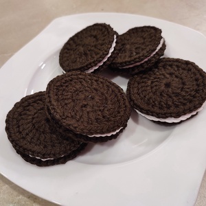 Horgolt oreo keksz - otthon & életmód - dekoráció - asztal és polc dekoráció - horgolt & csipketerítő - Meska.hu