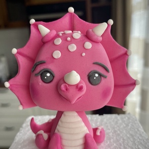 Triceratrop dino tortadisz, Baba - mama, Baba ágynemű, Babafészek, Gyurma, MESKA