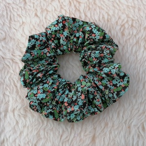 Virágmintás scrunchie  - Meska.hu