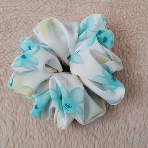 Virágmintás XL scrunchie - textil hajgumi - ruha & divat - hajdísz & hajcsat - hajgumi - Meska.hu