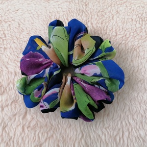 Virágmintás XL scrunchie - textil hajgumi, Ruha & Divat, Hajdísz & Hajcsat, Hajgumi, Varrás, MESKA