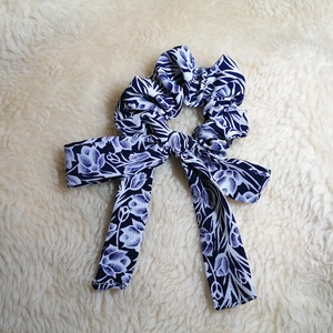 Virágmintás masnis scrunchie  - ruha & divat - hajdísz & hajcsat - hajgumi - Meska.hu