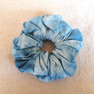 Batikolt scrunchie - textil hajgumi - Meska.hu