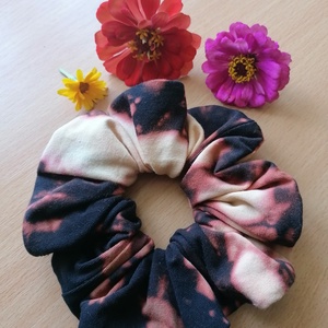 Batikolt scrunchie - textil hajgumi, Ruha & Divat, Hajdísz & Hajcsat, Hajgumi, Varrás, Újrahasznosított alapanyagból készült termékek, MESKA