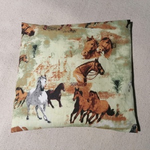 Lovak mintás meggymag párna - Meska.hu