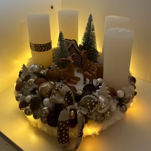 Adventi asztaldísz szőrmés alapra-őzike család - karácsony - adventi díszek - adventi asztaldísz - Meska.hu