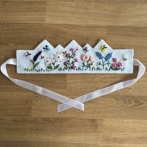 Hímzett filc korona, Ruha & Divat, Hajdísz & Hajcsat, Hajdísz, Hímzés, Varrás, MESKA