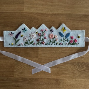 Hímzett filc korona - ruha & divat - hajdísz & hajcsat - hajdísz - Meska.hu