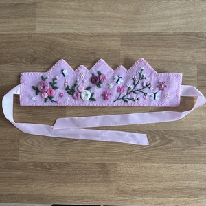 Hímzett filc korona - ruha & divat - hajdísz & hajcsat - hajdísz - Meska.hu