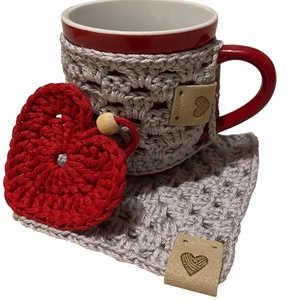 Horgolt bögremelegítő bögrével, horgolt alátét, horgokt szív, Otthon & Életmód, Konyhafelszerelés, tálalás, Tálalás, Bögre & Csésze, Horgolás, Kerámia, MESKA